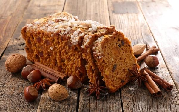 Pain d'épices aux noisettes et amandes