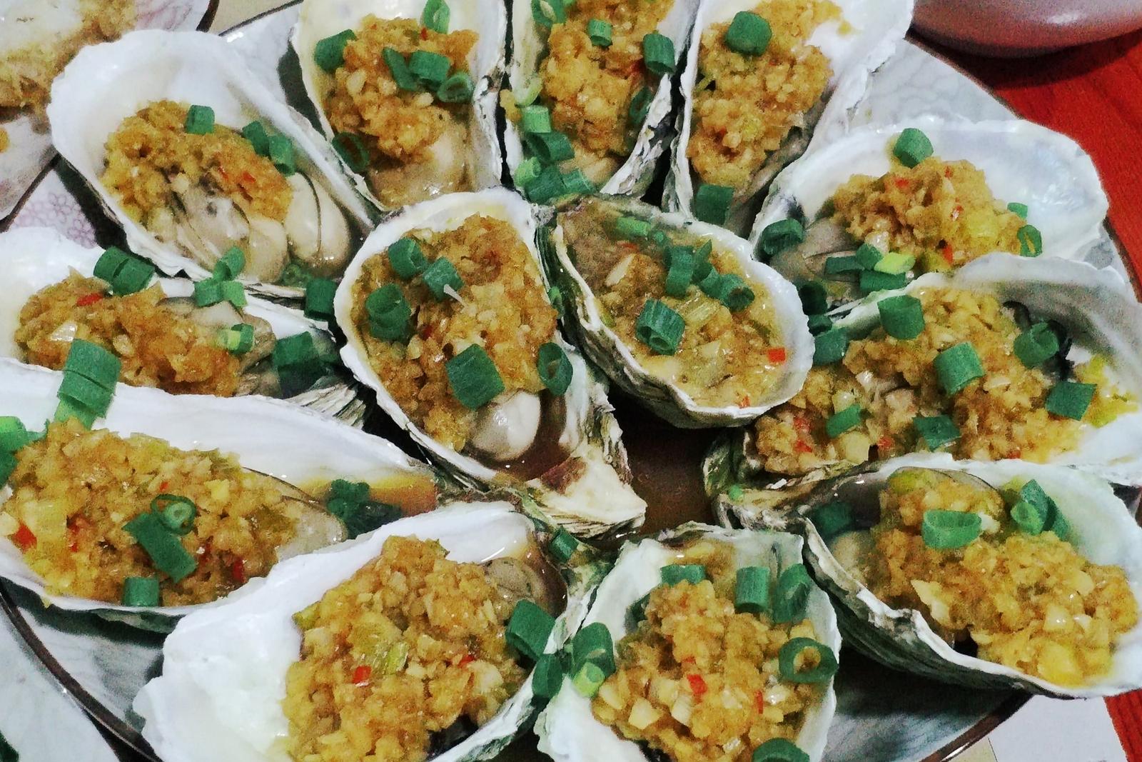 Huîtres vapeur avec ail et oignons verts