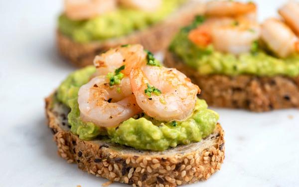 Bruschetta guacamole crevettes