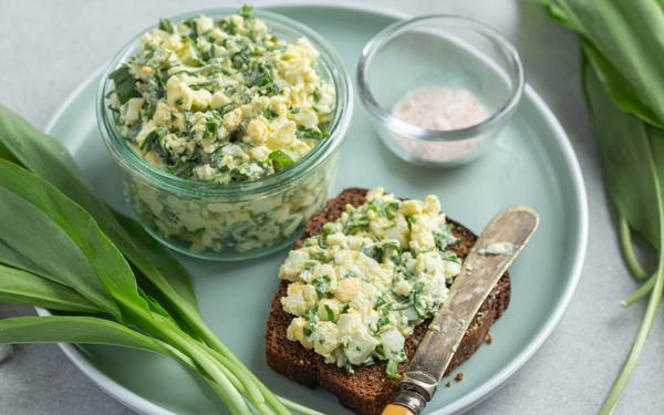 Salade d’œufs à l’ail des ours