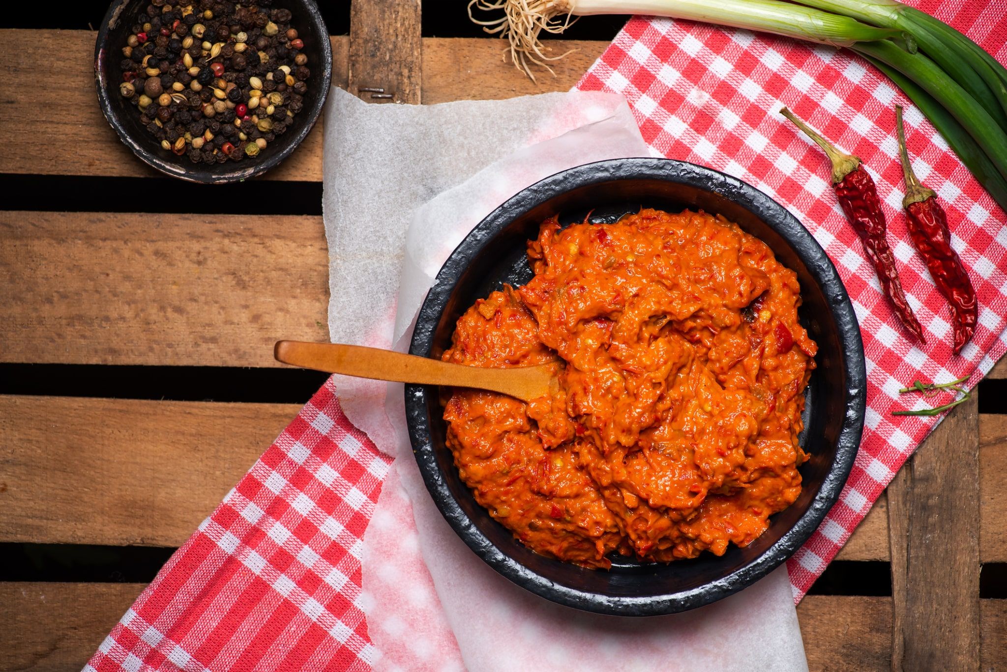 Ajvar paprika - condiment à base d'aubergines et de poivrons