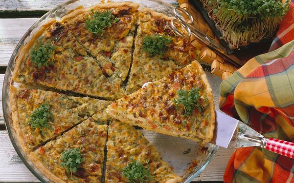 Quiche printanière au jambon et au cresson