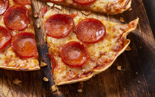 Recette de la pizza tortilla croustillante