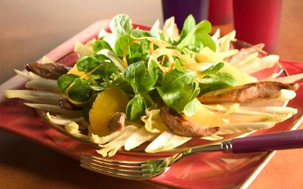Salade d'aiguillettes de canard aux oranges