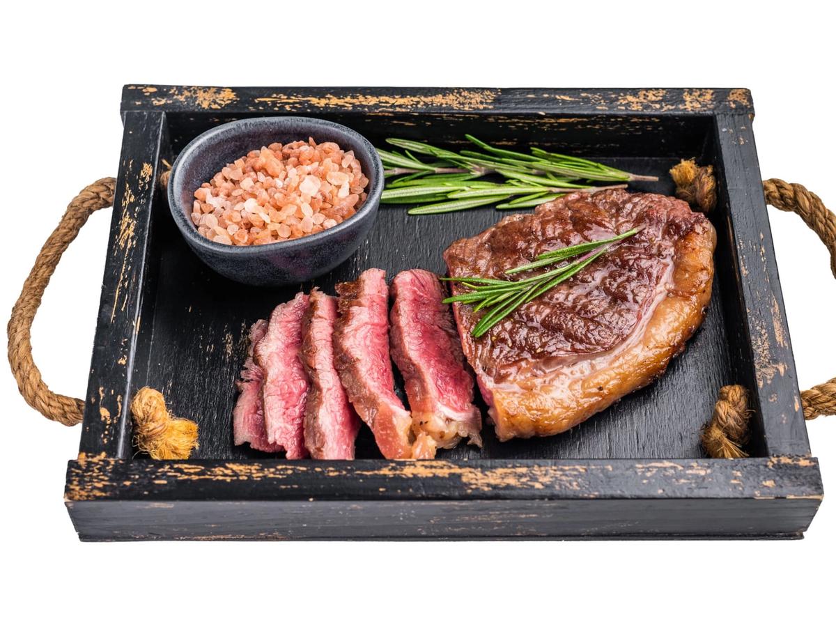 Laisser reposer la viande après cuisson : pourquoi c’est indispensable