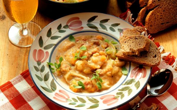 Soupe aux pois et au bacon en dés