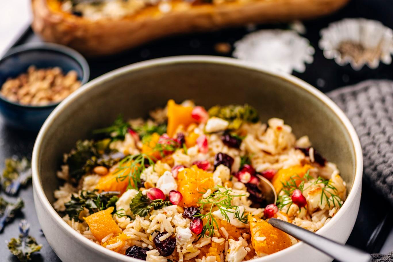 Courge musquée cuite au four avec riz, feta et grenade
