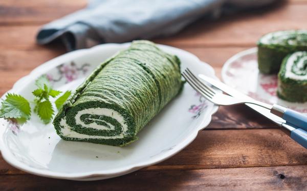 Rouleau aux orties farci au fromage