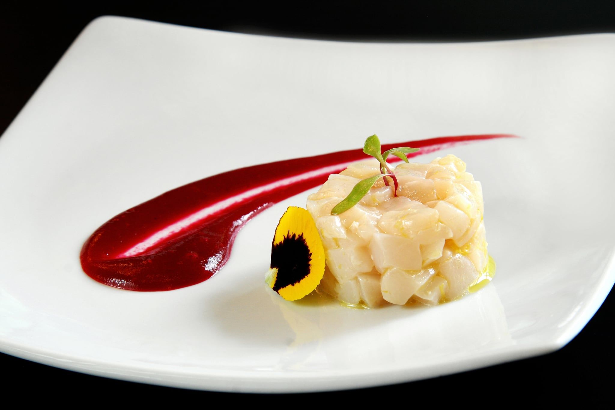 Recette de tartare de saint-jacques à l'huile de truffes