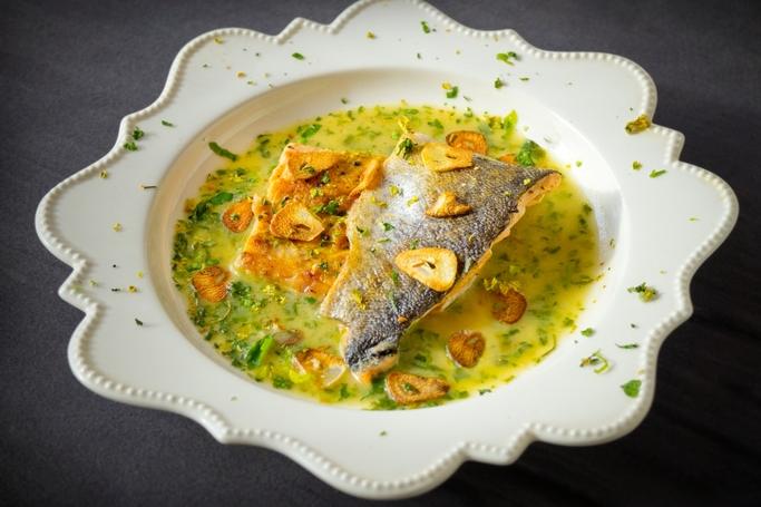 Truite aux amandes et sauce verte