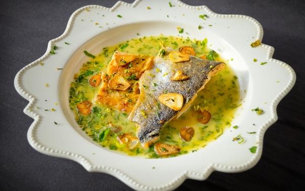 Truite aux amandes et sauce verte