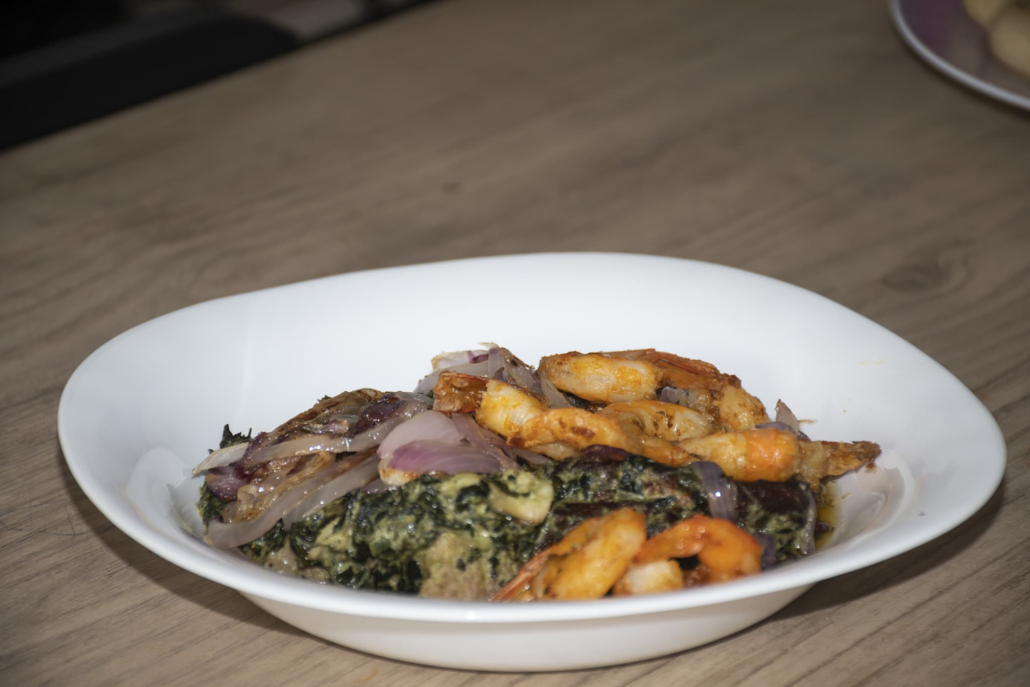 Ndolé camerounais aux arachides et crevettes