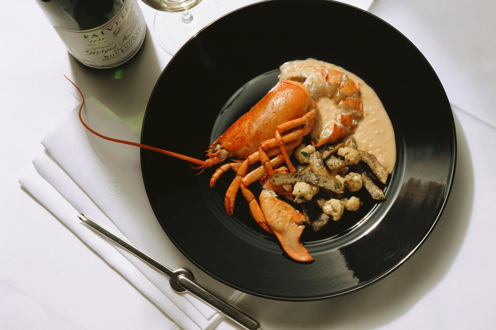 Homard rôti, artichauts et chou-fleur, sauce crémeuse
