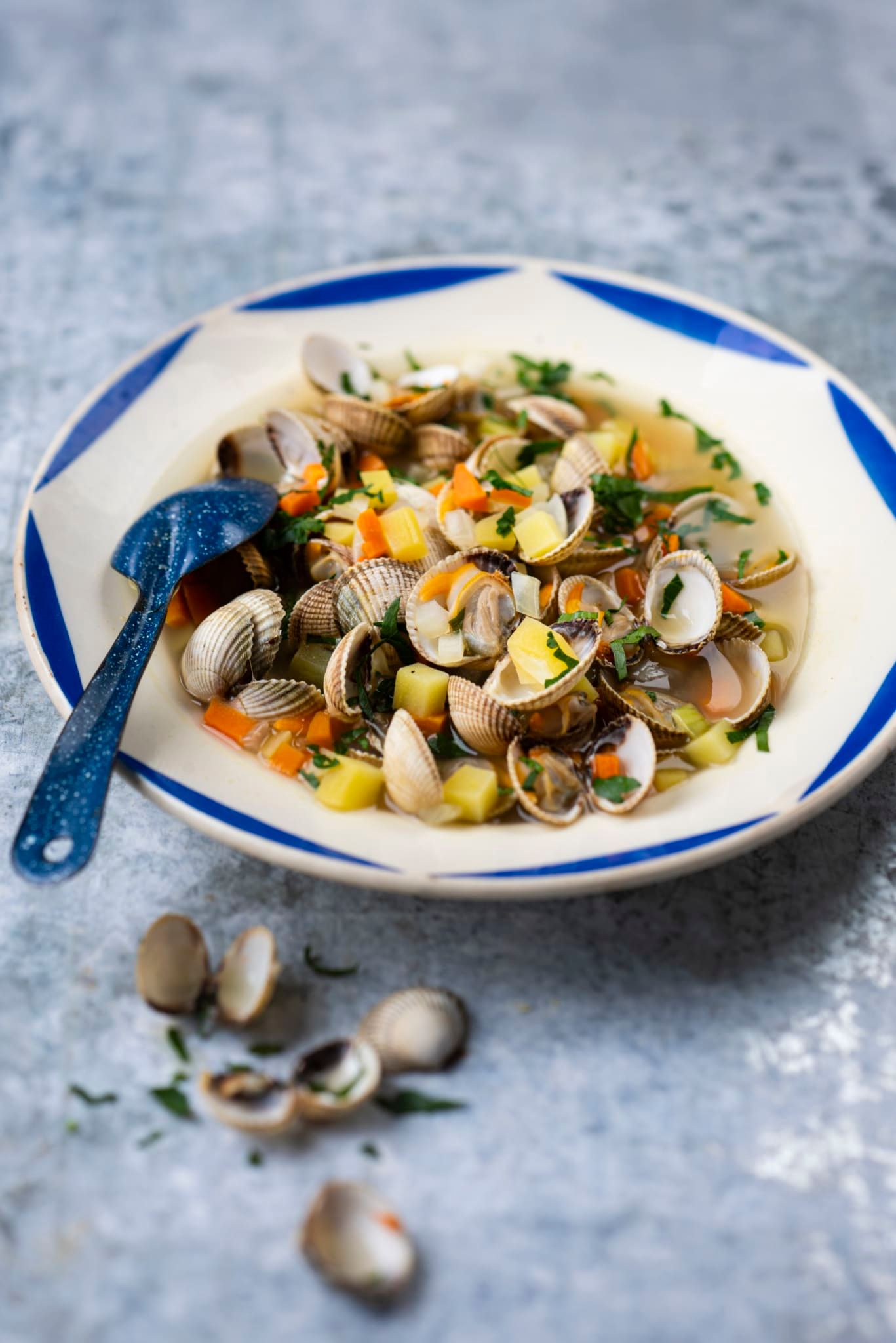 Bouillon de coques aux petits légumes du pêcheur