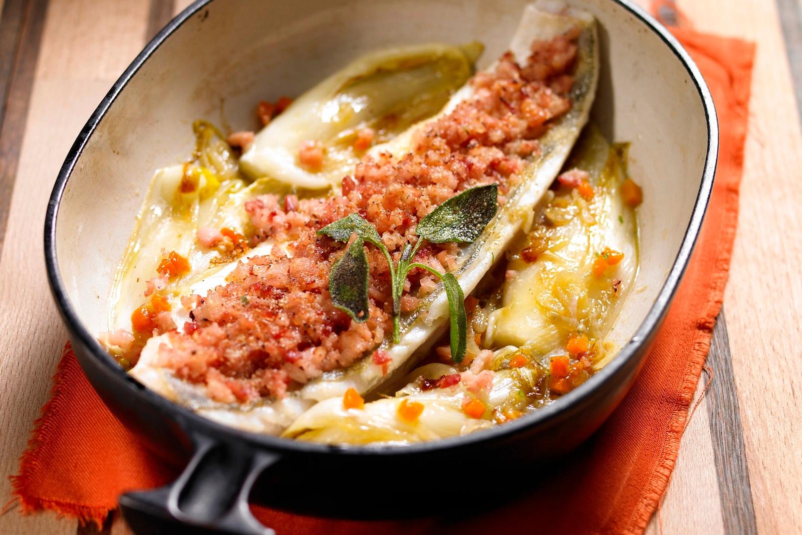 Sandre au pied de cochon et endives braisées