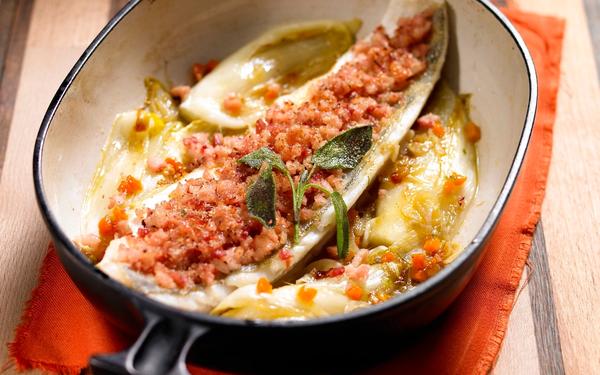 Sandre au pied de cochon et endives braisées