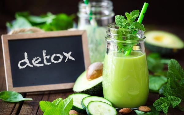 Smoothie détox avocat et concombre