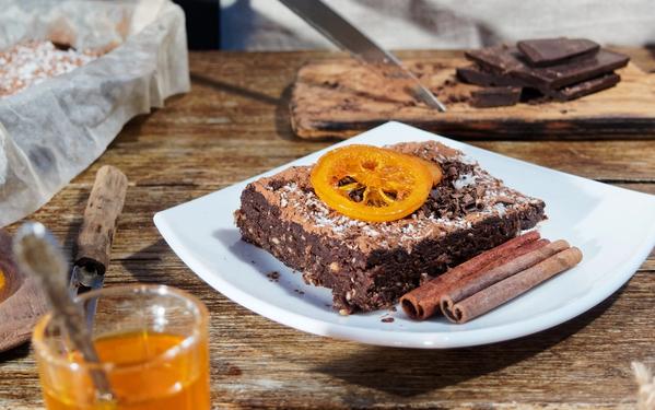 Gâteau au chocolat à la cannelle et au jus d'orange