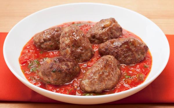 Kofte d'agneau à la sauce tomate