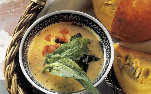 Crème de potiron aux tomates et à l'oseille