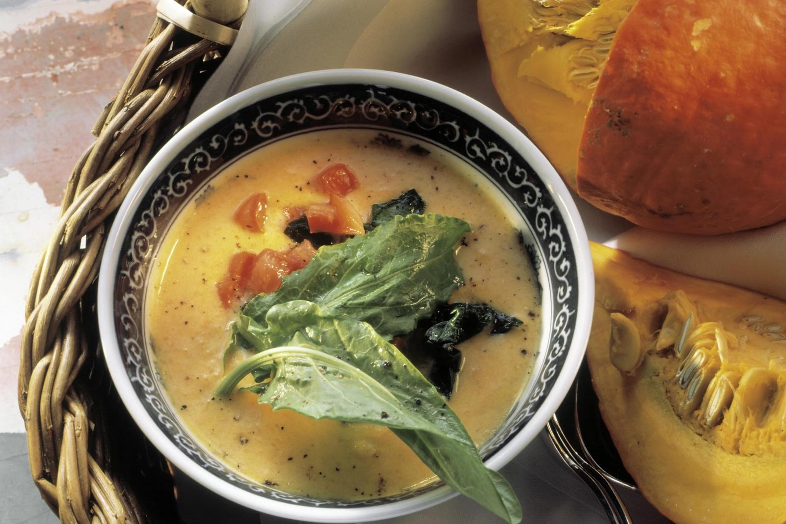 Crème de potiron aux tomates et à l'oseille