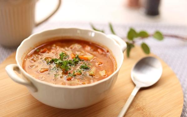 Soupe aux lentilles et légumes minestrone