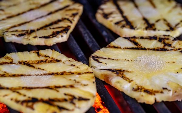 Ananas grillés au barbecue