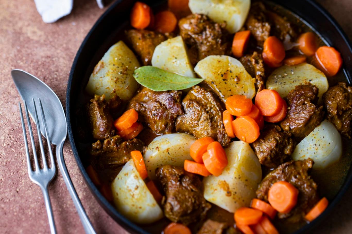 Mijoté d’agneau au miel, navets et carottes