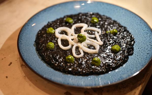 Risotto à l’encre de seiche
