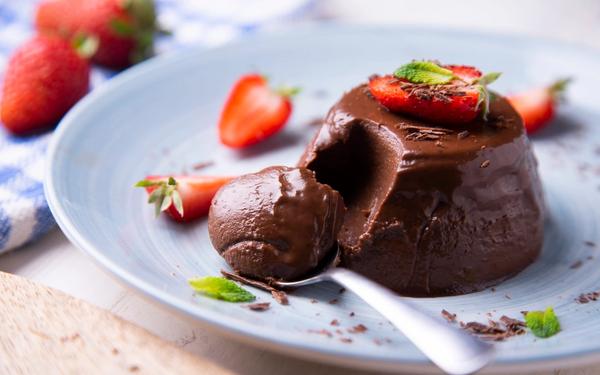 Panacotta au chocolat aux fraises