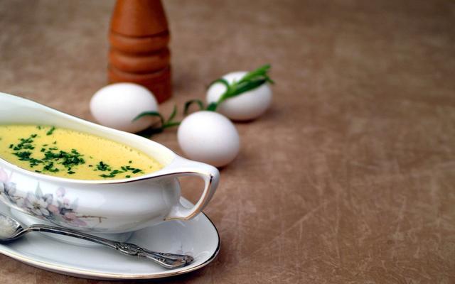 La sauce béarnaise : pourquoi porte-t-elle le nom d’une région qui n’y est pour rien ?