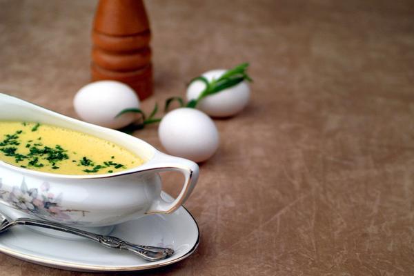 La sauce béarnaise : pourquoi porte-t-elle le nom d’une région qui n’y est pour rien ?