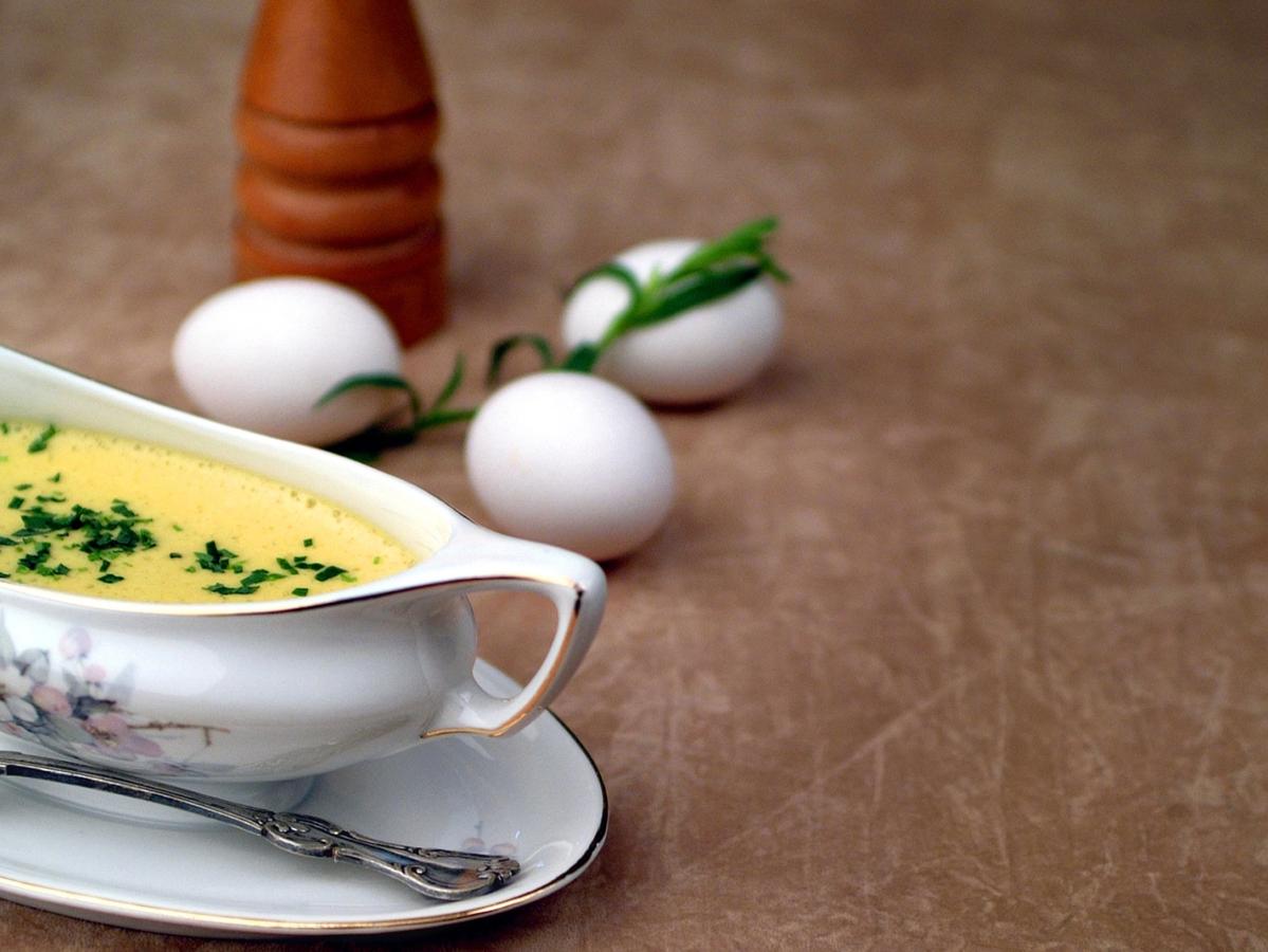 La sauce béarnaise : pourquoi porte-t-elle le nom d’une région qui n’y est pour rien ?