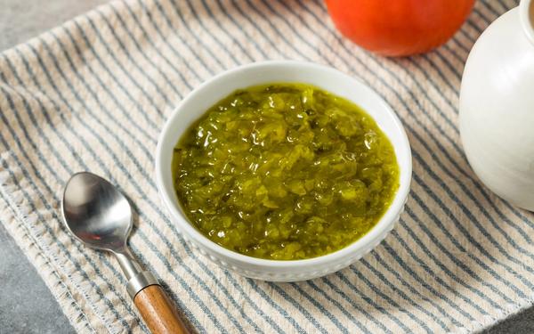La recette de relish de cornichons