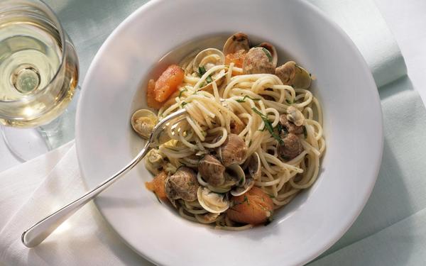Spaghetti alle vongole et tomates fraîches