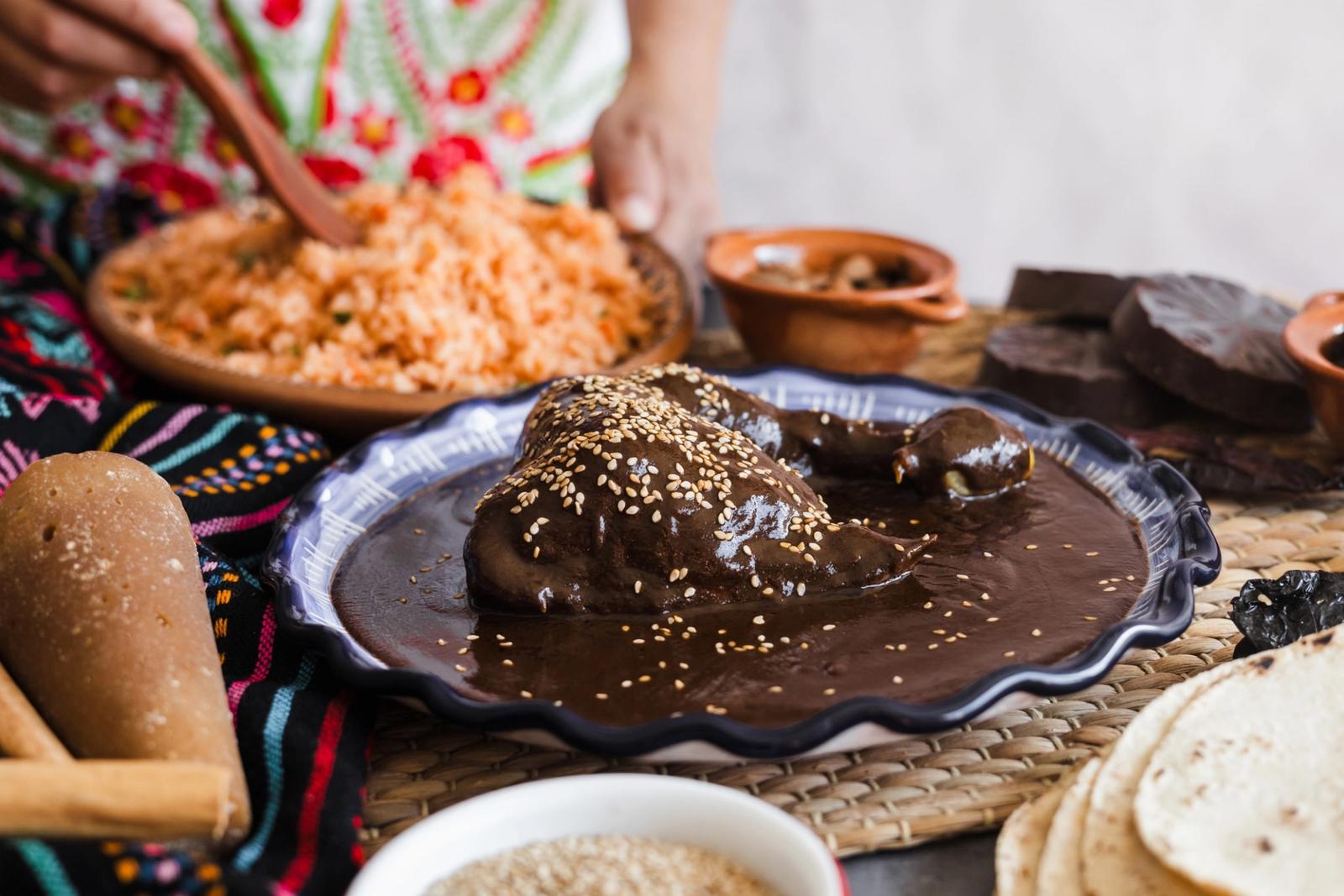 Mole poblano, une sauce épicée et cacaotée pour le poulet