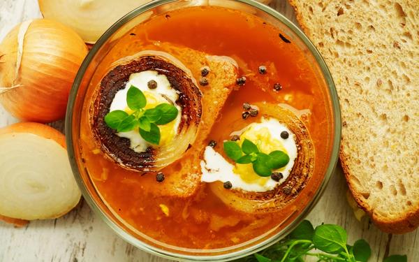 Soupe à l'oignon traditionnelle