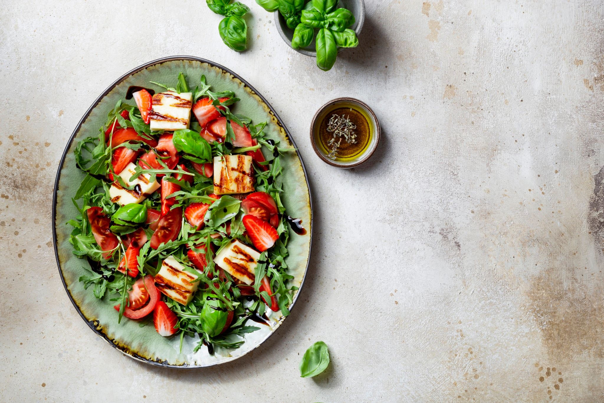 Recette salade aux fraises, tomates et fromage halloumi
