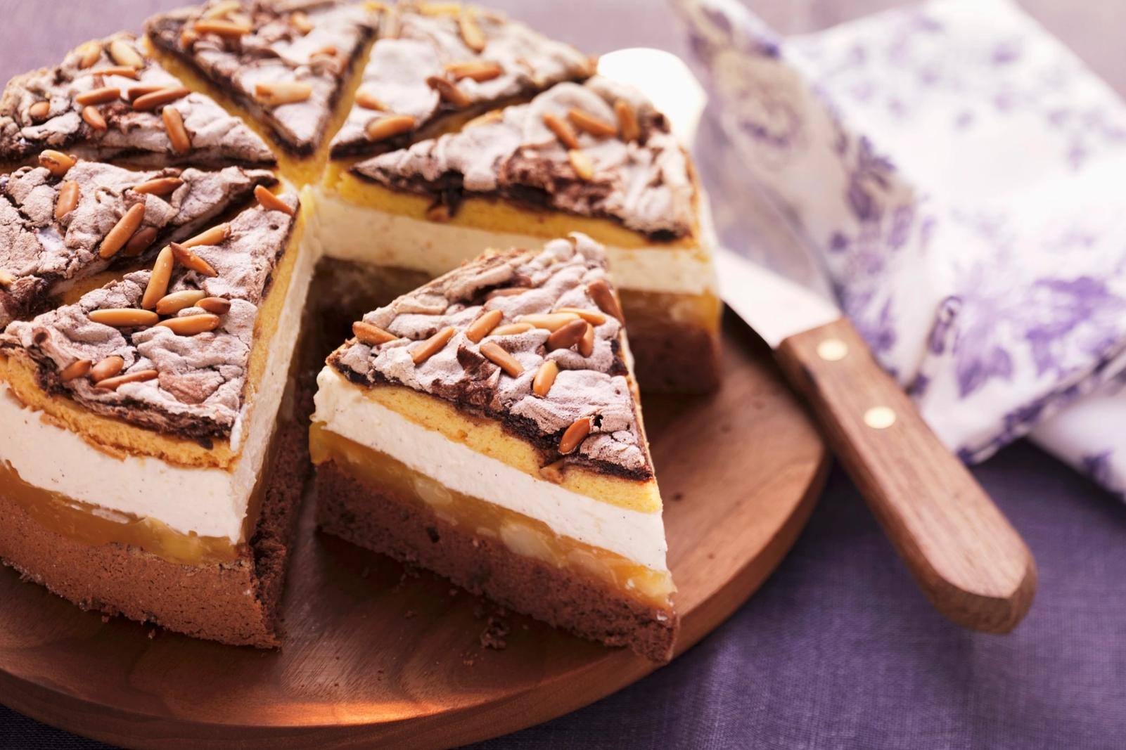 Tarte meringuée aux poires et pignons de pin