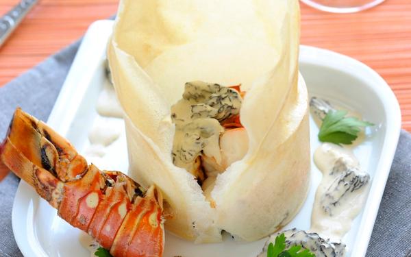 Croquant de homard à la crème de morilles