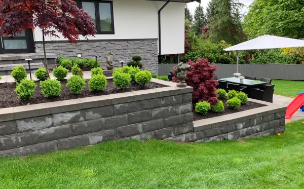 Outdoor Contractors in Innisfail: Decks, Fences, and Retaining Walls