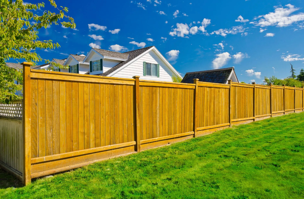 Fence Builders in Olds: From College-Town Lots to Rural Yards
