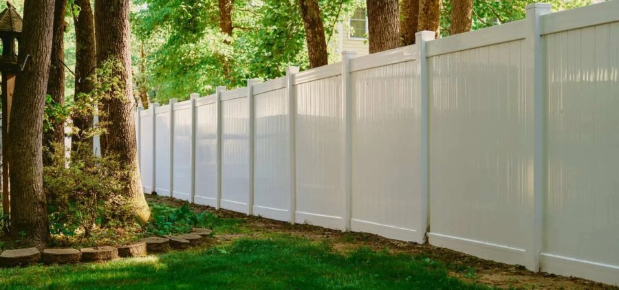 New Year, New Fence: Fencing Options for Central Alberta Homes in 2026 - Green Ladder Contractors, Red Deer and Central Alberta