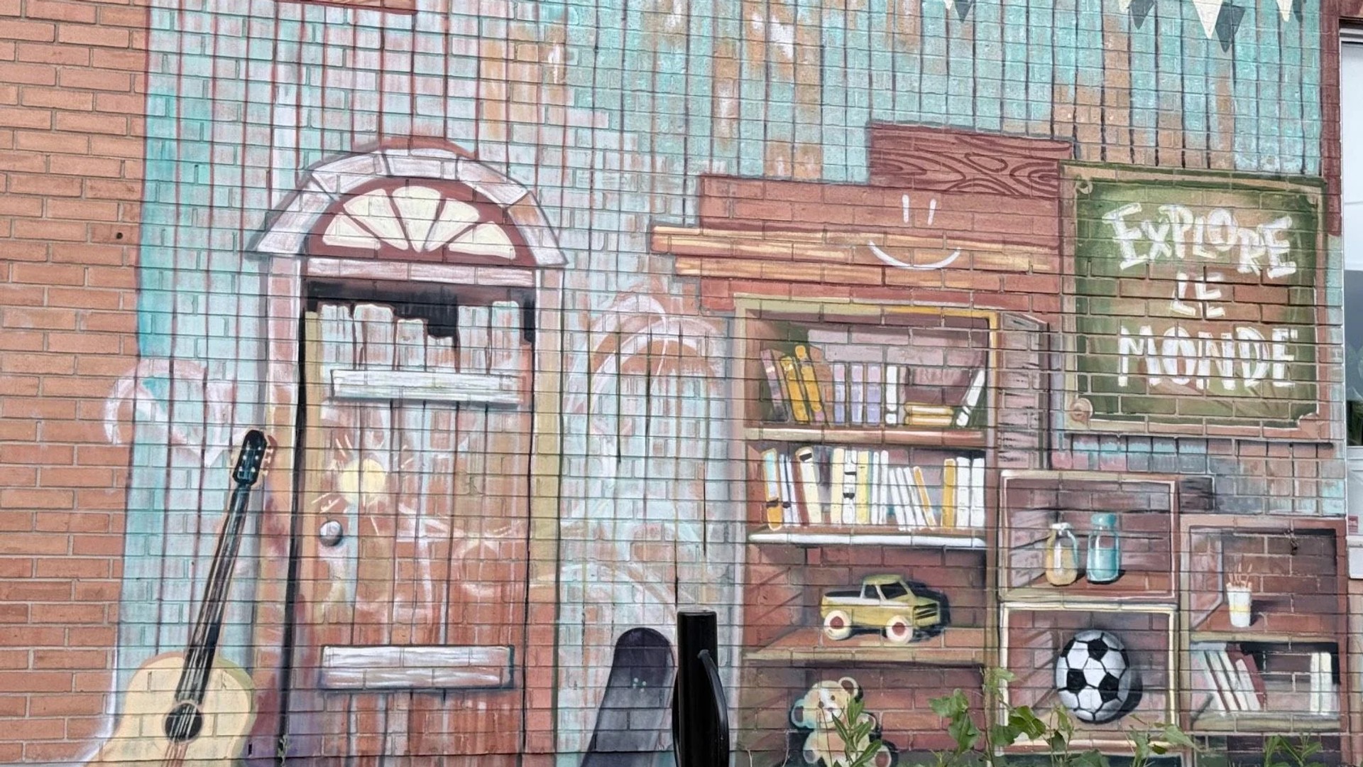 Explore Le Monde - Street art mural in Hull, Ottawa, Ontario