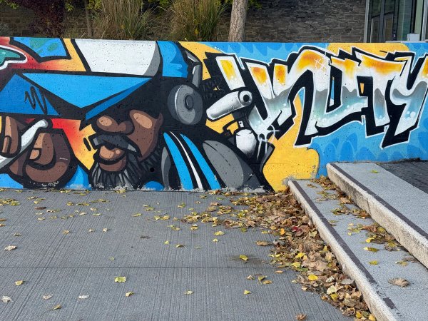 Paix, amour, unité, 83 jusqu'à l'infini street art mural photo 1