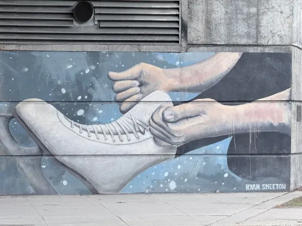 Murale par Ryan Smeeton au Pont Laurier Bridge Laurier avenue Est by Ryan Smeeton