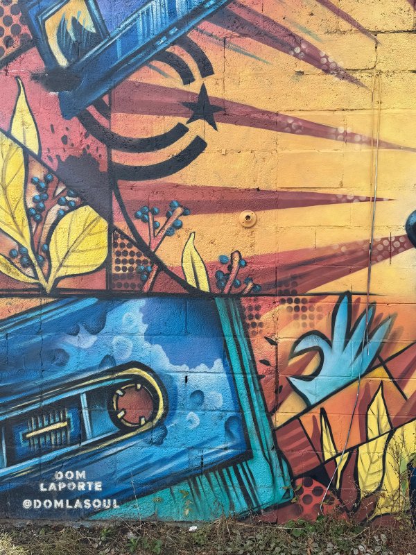 Inconnu street art mural photo 1