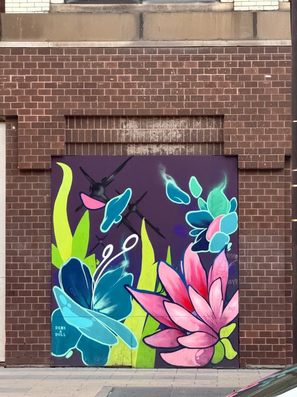 Unknown street art mural photo 1