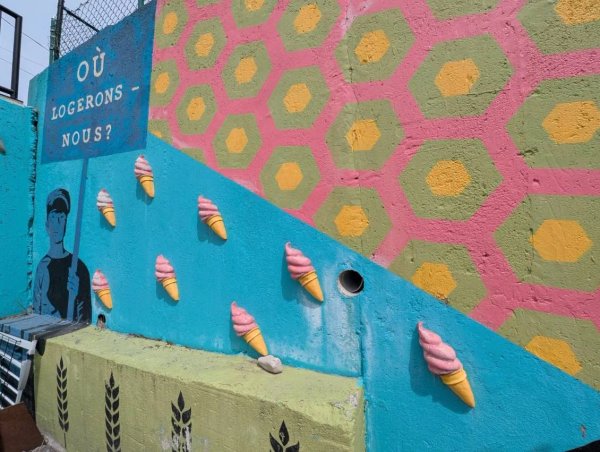 Parcelles de solidarité by COLLECTIF COCO-ALLUMETTES - Street art mural in Hull, Ottawa, Ontario