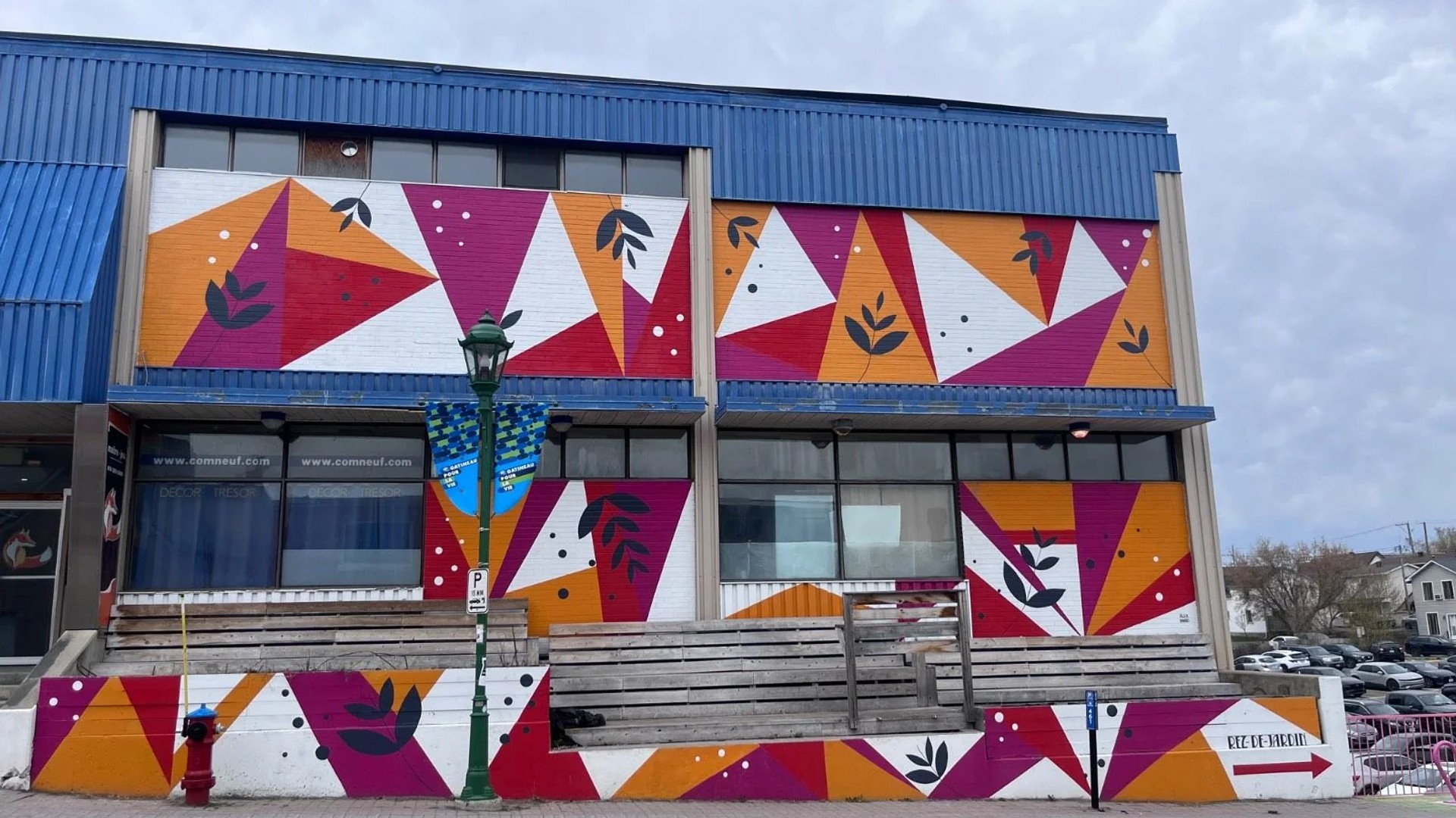 Mural artwork by Alex Davro - Street art in Hull, Ottawa, Ontario